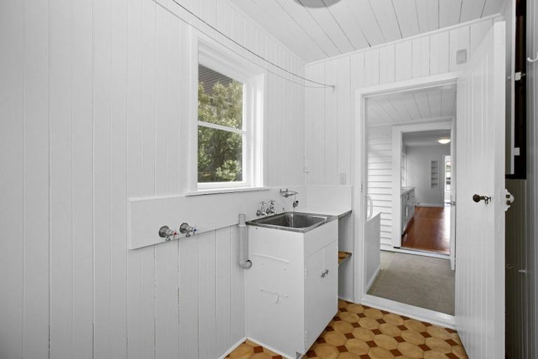 Photo of property in 36 Inglis Street, Seatoun, Wellington, 6022