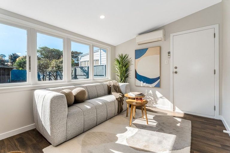 Photo of property in 38 Rua Street, Lyall Bay, Wellington, 6022