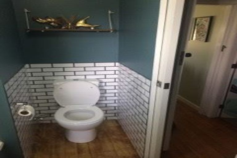 Photo of property in 16 Lancaster Road, Beach Haven, Auckland, 0626