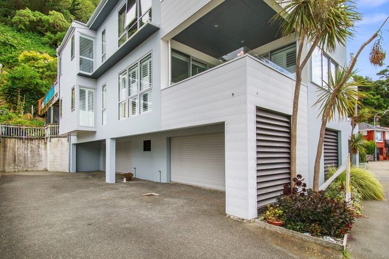 Photo of property in 275u2 Karaka Bay Road, Karaka Bays, Wellington, 6022