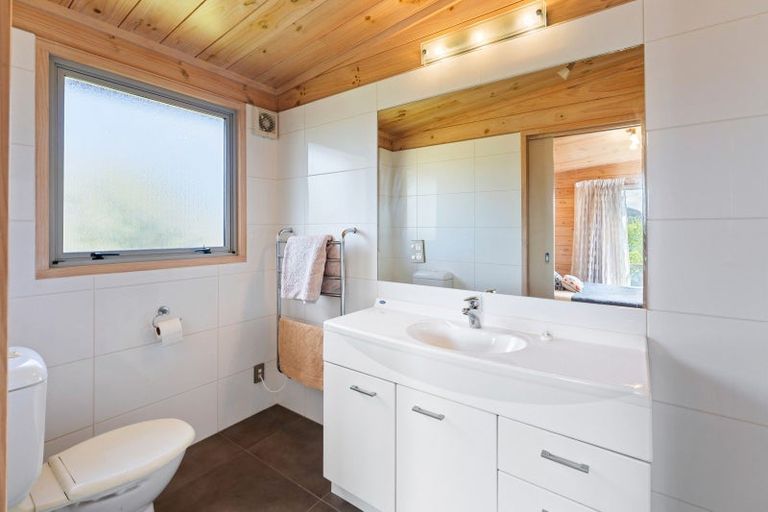 Photo of property in 32 Reay Mackay Grove, Waikawa Beach, Manakau, 5573