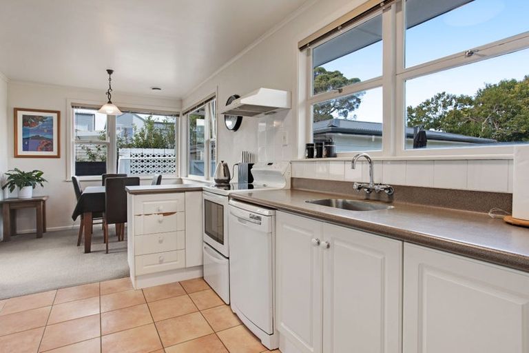 Photo of property in 84 Matipo Road, Te Atatu Peninsula, Auckland, 0610