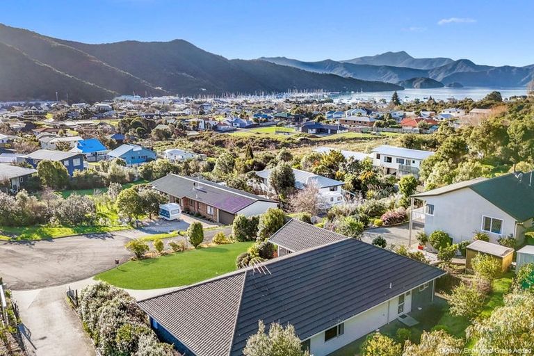 Photo of property in 22 Rimu Terrace, Waikawa, Picton, 7220
