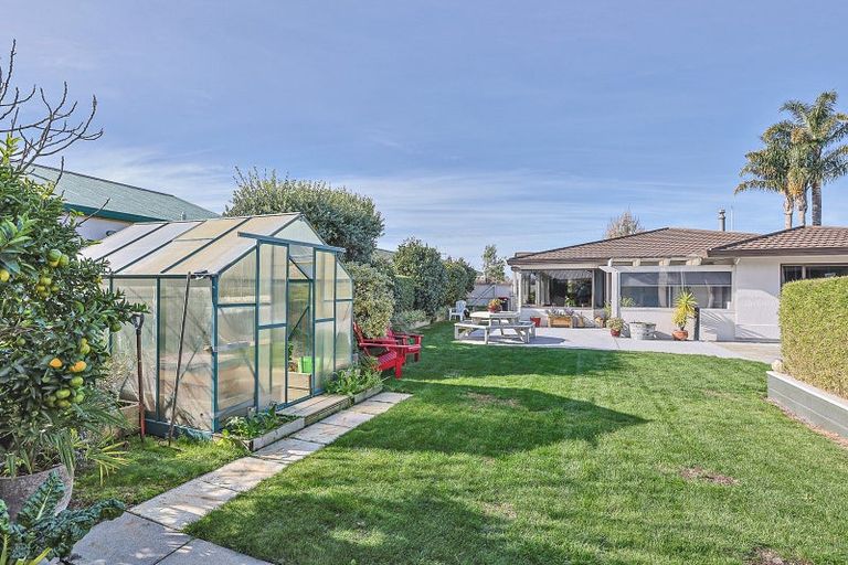Photo of property in 102 Church Road, Taradale, Napier, 4112