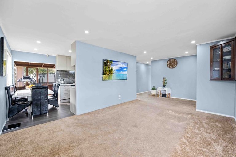 Photo of property in 16 Neems Place, Manurewa, Auckland, 2102