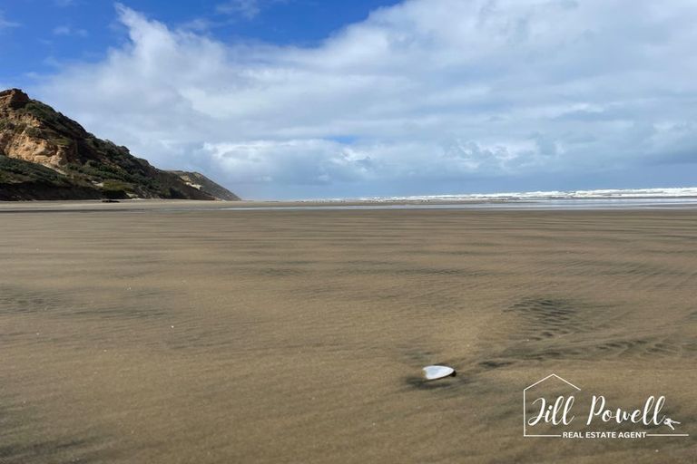 Photo of property in 7 Snapper Street, Baylys Beach, 0377