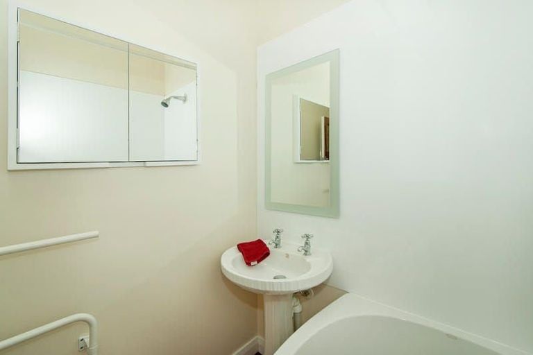 Photo of property in 24 Ludlam Crescent, Woburn, Lower Hutt, 5010