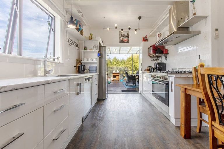 Photo of property in 13 Waverley Street, Waipawa, 4210