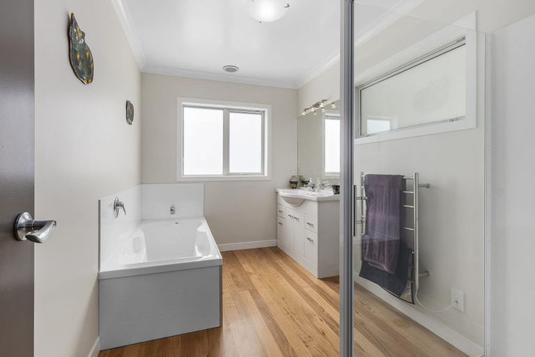 Photo of property in 7 Montserrat Place, Grenada Village, Wellington, 6037