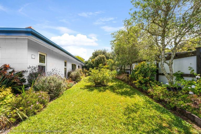 Photo of property in 71 Stapleford Crescent, Browns Bay, Auckland, 0630