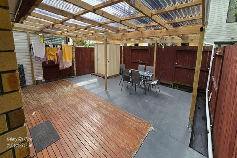 Photo of property in 20 Barnea Circle, Glen Eden, Auckland, 0602