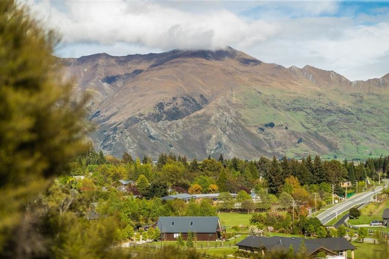 Photo of property in 3 Highfield Ridge, Wanaka, 9305