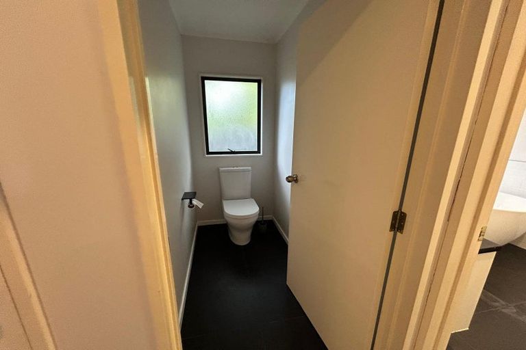 Photo of property in 72 Konini Road, Titirangi, Auckland, 0604