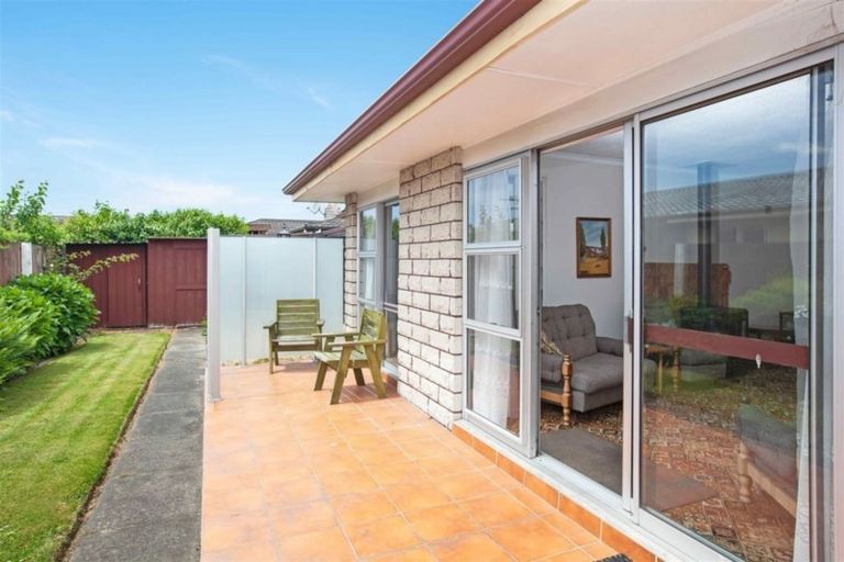 Photo of property in 2/15a Edgeware Road, St Albans, Christchurch, 8014