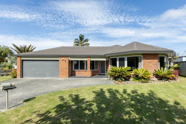 Photo of property in 11 Kensington Drive, Taradale, Napier, 4112