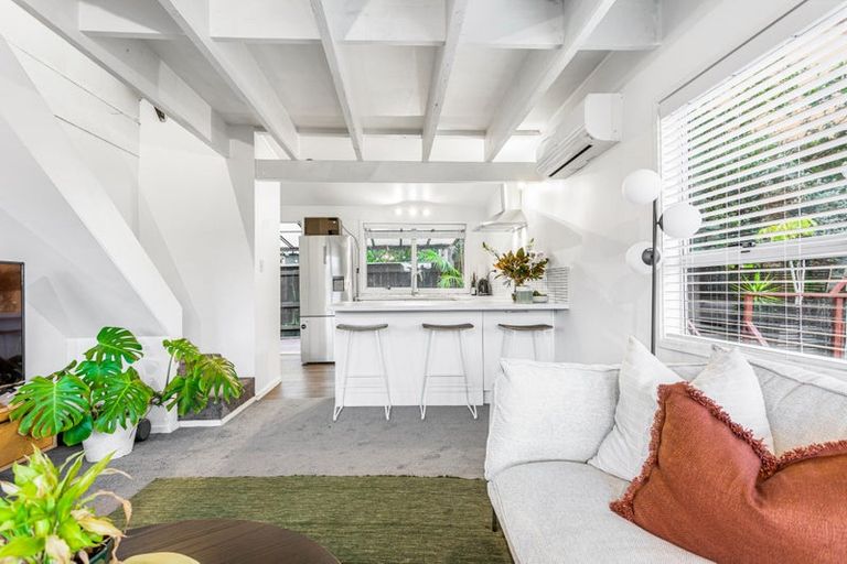 Photo of property in 1/29 Kemp Road, Massey, Auckland, 0614