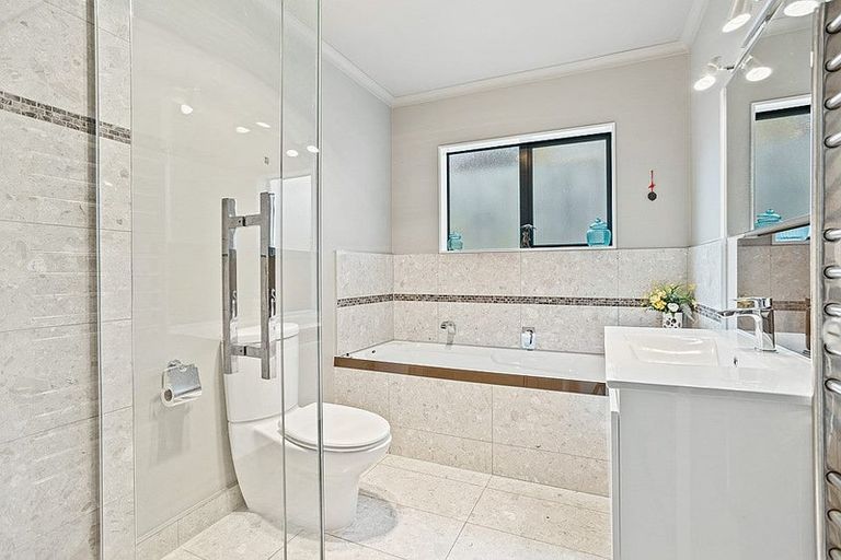 Photo of property in 71a Stottholm Road, Titirangi, Auckland, 0604