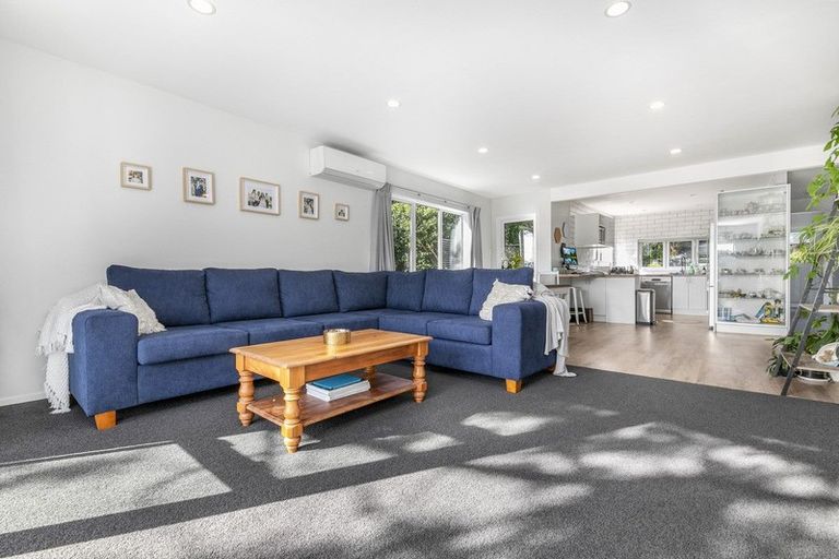 Photo of property in 24 Holiday Road, Stanmore Bay, Whangaparaoa, 0932