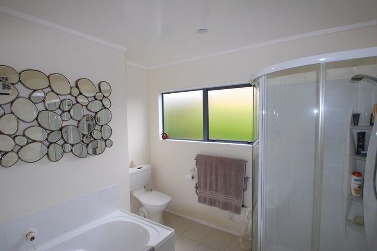 Photo of property in 122 Westchester Drive, Churton Park, Wellington, 6037