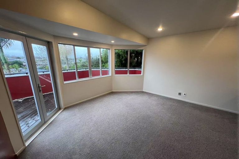 Photo of property in 657 Beach Road, Rothesay Bay, Auckland, 0630