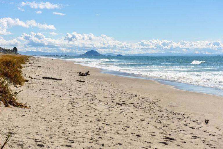 Photo of property in 70 Karewa Parade, Papamoa Beach, Papamoa, 3118