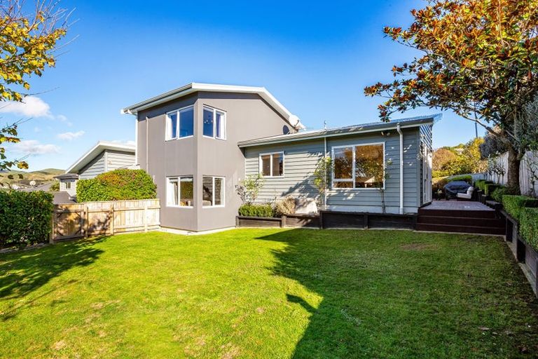 Photo of property in 11 Te Puia Drive, Aotea, Porirua, 5024