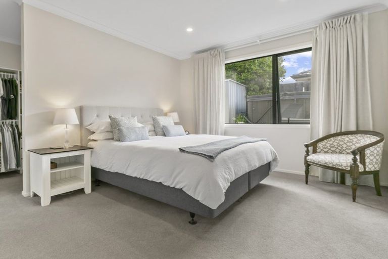 Photo of property in 6 Papa Orchard Drive, Kumeu, 0810