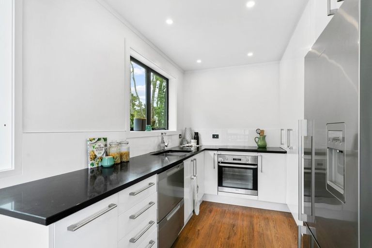 Photo of property in 84a/1 Avonleigh Road, Green Bay, Auckland, 0604