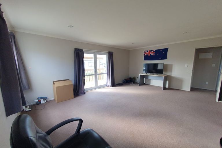 Photo of property in 2 Wattle Street, New Lynn, Auckland, 0600