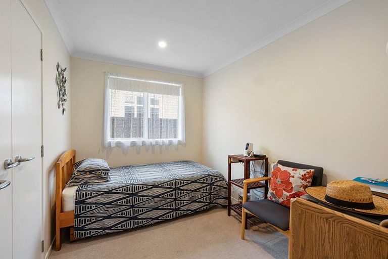 Photo of property in 48 Wallace Place, Westown, New Plymouth, 4310