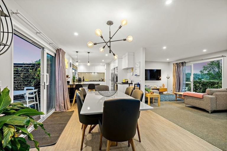 Photo of property in 23 Helleur Road, Massey, Auckland, 0614