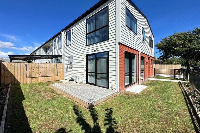 Photo of property in 9a Pukeroa Place, Papakura, 2110