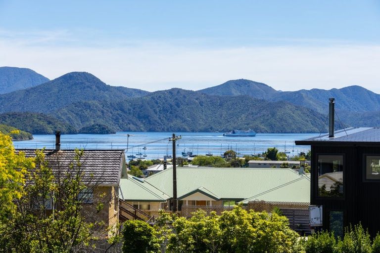 Photo of property in 14 Moana View Road, Waikawa, Picton, 7220
