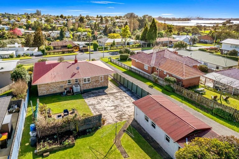 Photo of property in 80 Sutherland Road, Brookfield, Tauranga, 3110