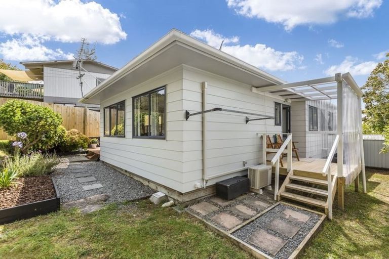 Photo of property in 17a John Road, Stanmore Bay, Whangaparaoa, 0932