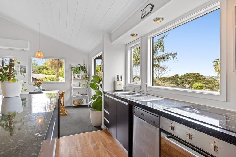 Photo of property in 141 Matipo Road, Te Atatu Peninsula, Auckland, 0610