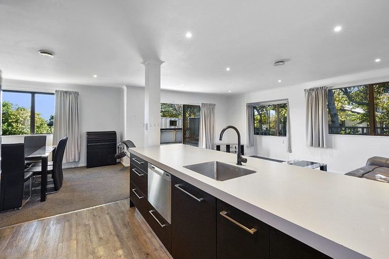 Photo of property in 194 Mangorei Road, Merrilands, New Plymouth, 4312