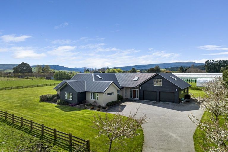 Photo of property in 100 Wingatui Road, Mosgiel, 9024