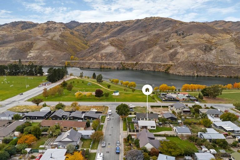 Photo of property in 12 Orient Street, Cromwell, 9310