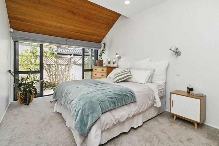 Photo of property in 9 Scarboro Terrace, Murrays Bay, Auckland, 0630