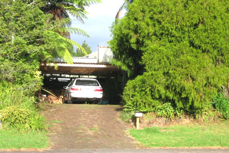 Photo of property in 18a Easter Parade, Glen Eden, Auckland, 0602