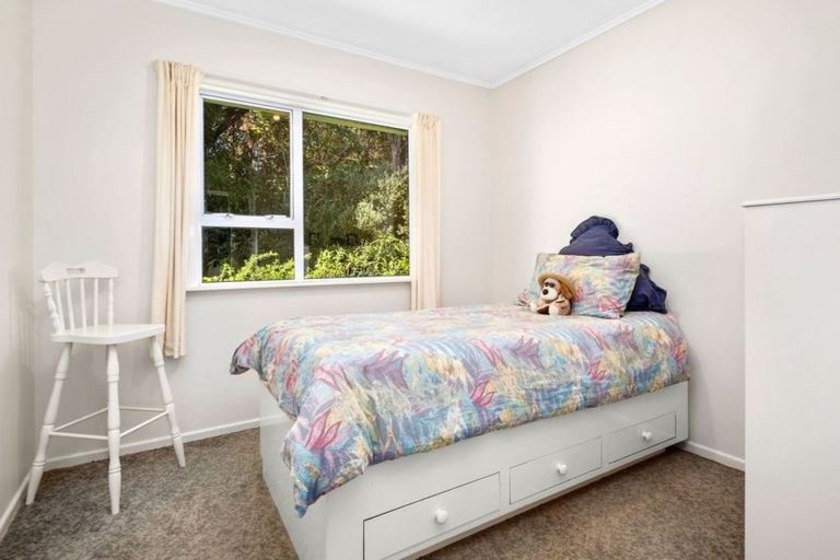 Photo of property in 12 Kinapori Terrace, Newlands, Wellington, 6037