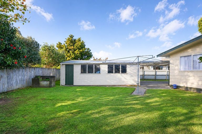 Photo of property in 76 Oakfield Crescent, Pukete, Hamilton, 3200