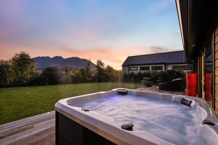 Photo of property in 4 Durness Court, Jacks Point, Queenstown, 9371