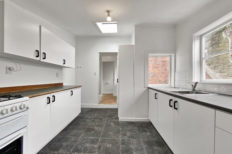 Photo of property in 42 Rolleston Street, Mount Cook, Wellington, 6021