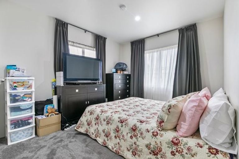 Photo of property in 85 Templeton Place, Clendon Park, Auckland, 2103