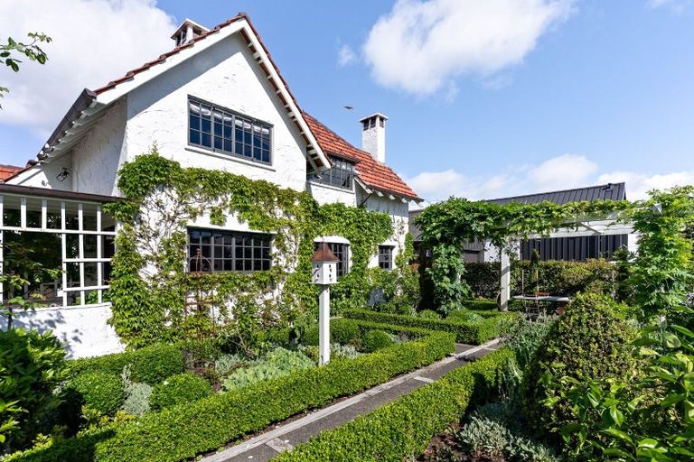 Photo of property in 14 Rewiti Avenue, Takapuna, Auckland, 0622