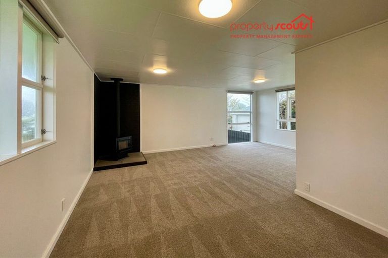 Photo of property in 6 Calgher Avenue, Waitara, 4320