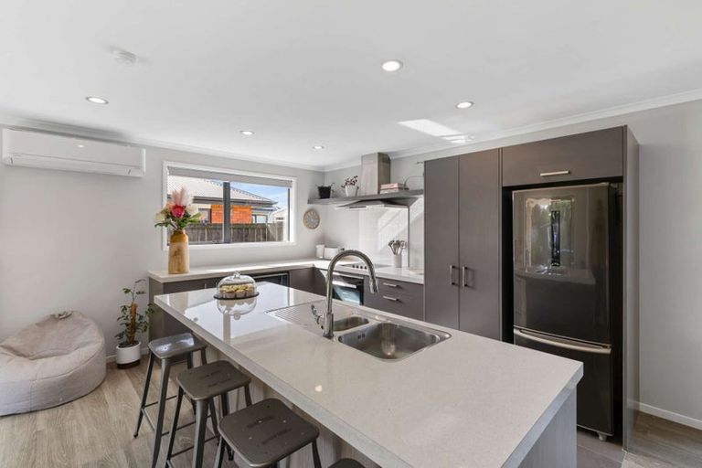 Photo of property in 44 Ripple Grove, Waiuku, 2123