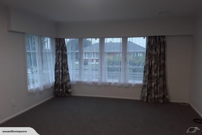 Photo of property in 2 Hereford Street, Te Atatu Peninsula, Auckland, 0610